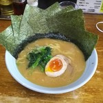 Umamiya - ラーメン♪ パンチがほしい(￣▽￣;) 海苔増しは 食べログクーポンです♪(笑)