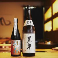 定番の日本酒と、親方が厳選した月替わりの日本酒