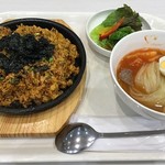 ぴょんぴょん舎オンマーキッチン - キムチチャーハン・ミニ冷麺セット