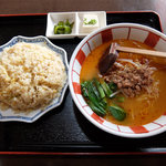 台湾料理 龍府 - 担々麺とニンニク炒飯セット（880円）