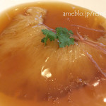 銀座 飛雁閣 - フカヒレの姿煮
                                原鰭を手作業で３日かけて戻しているんだそう！
                                