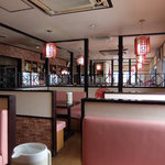 台湾料理 龍府 - 店内（奥に座敷も有り）