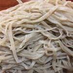 奥信州 - 少し星が飛んでいる太めの蕎麦です。