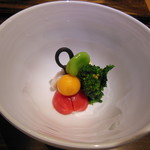 御料理 光安 - こだわり野菜の盛り合わせ（五郎島金時サツマイモ，ほおつき，吉野わらび，トマト，新豆）