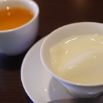 四川料理 シュン - 杏仁豆腐とお茶