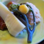 山田屋 - 鯛のマコ（卵）筍いこみ、鶏の黒酢煮、蕨