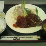 キッチン一力 - ハンバーグとカニクリーム定食＠930円。