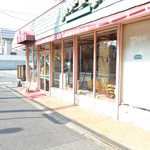 エアーズロック・カフェ＆ダディードーナツ - ウッドデッキもございます。