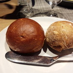 グリシーヌ - 桜の葉と花の塩漬け、玉ねぎのパン