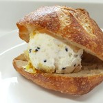 パンドール - 【2017.04】安納芋とクリームチーズフランス(180円)