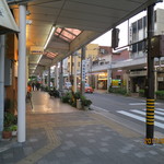 麦の道 すぐれ - 商店街の中にお店はあります