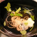 王ヶ頭ホテル - お吸い物（岩魚、しそソーメン、三葉）