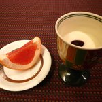 王ヶ頭ホテル - 自家製ヨーグルト（ブルーベリーソース）、ピンクグレープフルーツ