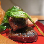 日本料理 幸庵 - 猪と鹿の麹漬け焼き 行者にんにく添えアップ