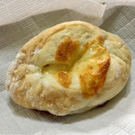 DONQ - とろけるチーズパン ￥281