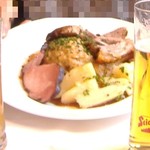 Sternbräu - 豚肉、牛肉、ソーセージ、肉団子の煮込みのザワークラウト添え