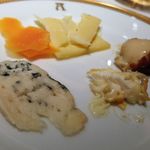 アピシウス - （手前から）ロックフォール、ミモレット、コンテ、エジーサンドレ、ラングル