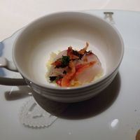 アピシウス - アミューズ（上）：イサキのマリネ、クスクスのタブレ