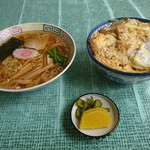 だるま食堂 - ラーメン・カツ丼並・お新香