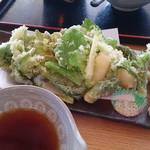 百花の里 城山温泉 - 山菜の天ぷら 盛り合わせ