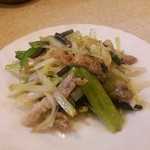 ゆたか - 細切り豚肉とネギ、ワラビの塩炒め