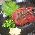 鶏レバ刺し