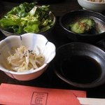 一匠 - ランチに付く『サラダ』『ナムル』『味つききゅうり』