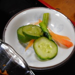 江戸家 - カツ定食にセットの浅漬け