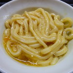 純手打うどん よしや - 醤油と玉子を混ぜ合わせ…