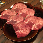 焼肉松玄 - タン塩。上タン塩の方がやはり美味しかったです