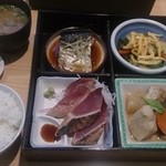 鮮魚卸 小売 魚嘉 - サービスランチ日替わり定食