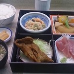 鮮魚卸 小売 魚嘉 - サービスランチ日替わり定食