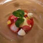 T.N - 苺のガスパチョとマスカルポーネのムース