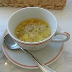 サロン・ド・テ・アンジェリーナ - 春キャベツとベーコンのスープ