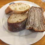 神戸屋レストラン - パンは色々選べてお代わり自由