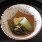 四季亭 - 煮物： 巻湯葉、蕨、蕗、山葵