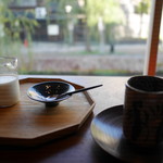 Tan - 2階から白川を眺めてコーヒー750円。