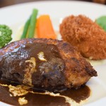 デミグラスソースのハンバーグステーキ＆カニクリームコロッケ（スペシャルランチ）