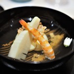 Akasaka Gosen - お椀　玉子豆腐　筍　海老　鮒寿司皮せんべい