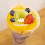 クレープリー チロル - フレッシュフルーツブーケクレープ(950円) ヨーグルトクリーム＆純生クリーム