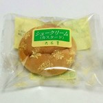 六花亭  - シュークリーム･カスタード（90円）