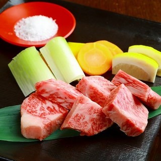 Enjoy A5 rank highest grade [Japanese black beef sirloin Steak] at Kaiseki