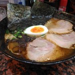 大盛ラーメン 740円（ランチタイムは、おにぎりがサービスで付きます。）