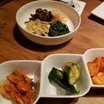 焼肉うしごろ - ナムルとキムチの盛り合わせ