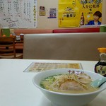 十五万石 - とんこつラーメン \550 テーブル席