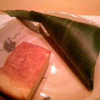 福鮨 - 卵焼きと笹寿司　タイの酢締が入っています。