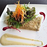 K.Cダイニング - 雫石産そば粉のガレットに
      牛すじの赤ワイン煮と野菜が乗ってます
