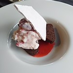 K.Cダイニング - クラッシックショコラ&苺入りメレンゲ