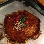 Hiroshima Fuu Okonomiyaki Teppanyaki Hassei - 初めて食べた本場の広島焼き（豚）
                        中華そばタップリで旨し！