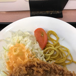 ランチハウス ミトヤ - つけあわせのカレー風味のスパゲッティとトマトとキャベツのサラダ。
            旨し。